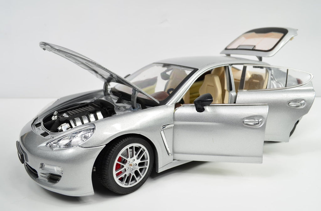 1:18 Porsche Panamera – Auto World