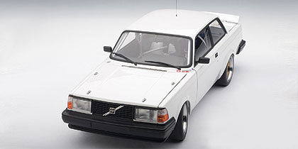 AUTOart 1:18 VOLVO 240 TURBO PLAIN BODY VERSION (WHITE)                                  