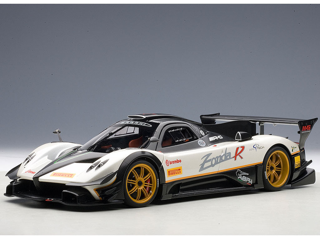 AUTOart 1:18 PAGANI ZONDA R EVOLUTION CARBON FIBRE WHITE                                 