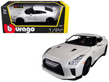 Bburago 1:24 W/B - 2017 Nissan GT-R (white) 21082
