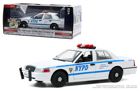 1:24 Hot Pursuit - 2011 Ford Crown Victoria Police New York City Police Dept (NYPD) (White)85513