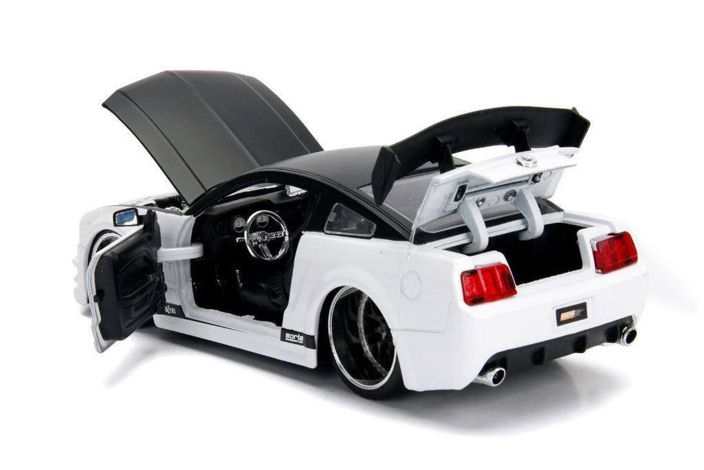 Jada 1/24 "BIGTIME Muscle" 2006 Ford Mustang GT - White 99973