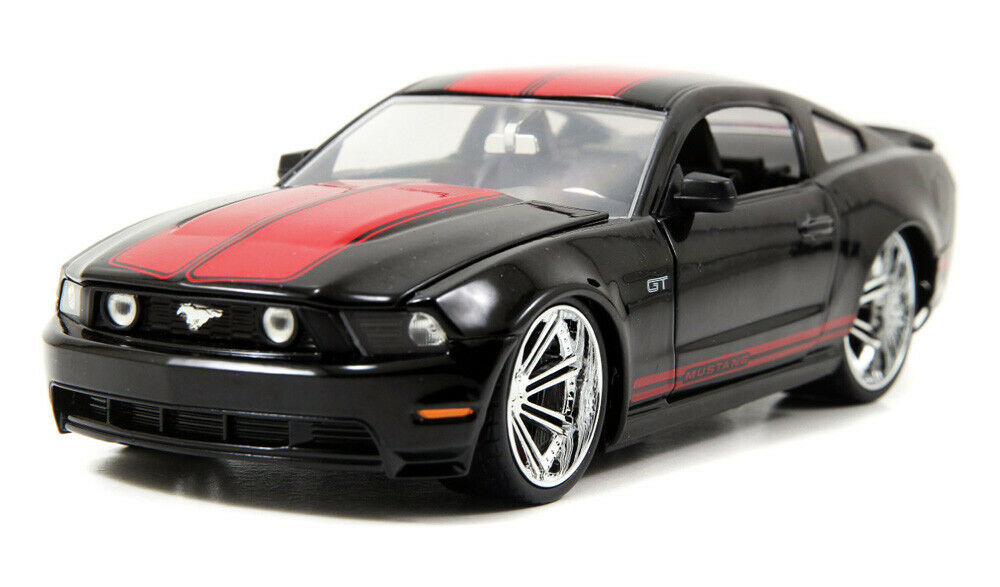 1:24 BIG TIME MUSCLE 2010 FORD MUSTANG GT W/ STRIPES 96868